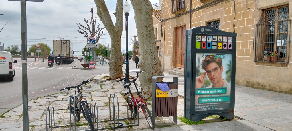 Ecomupi d’Òptica Sinera a prop del mar a La Riera d’Arenys